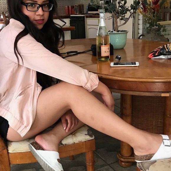 Meet your Posher, Carla - Picture 1 of 2